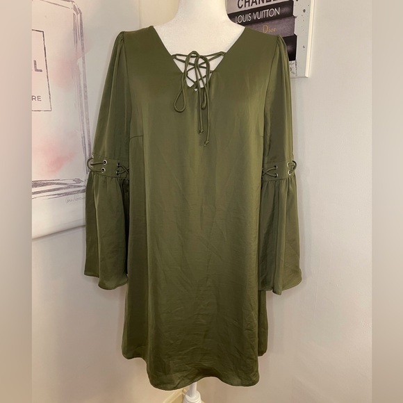 VENUS Dresses & Skirts - Venus Long Bell Sleeves Mini Dress Olive Green Size Medium